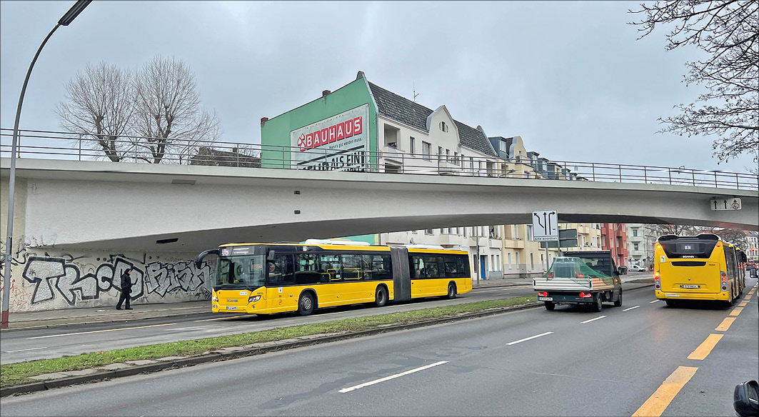 Busse auf einer Straße