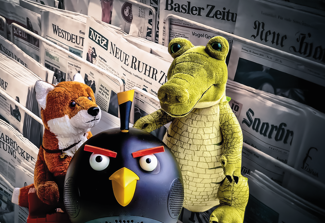 Stofftiere vor einem Zeitungskiosk