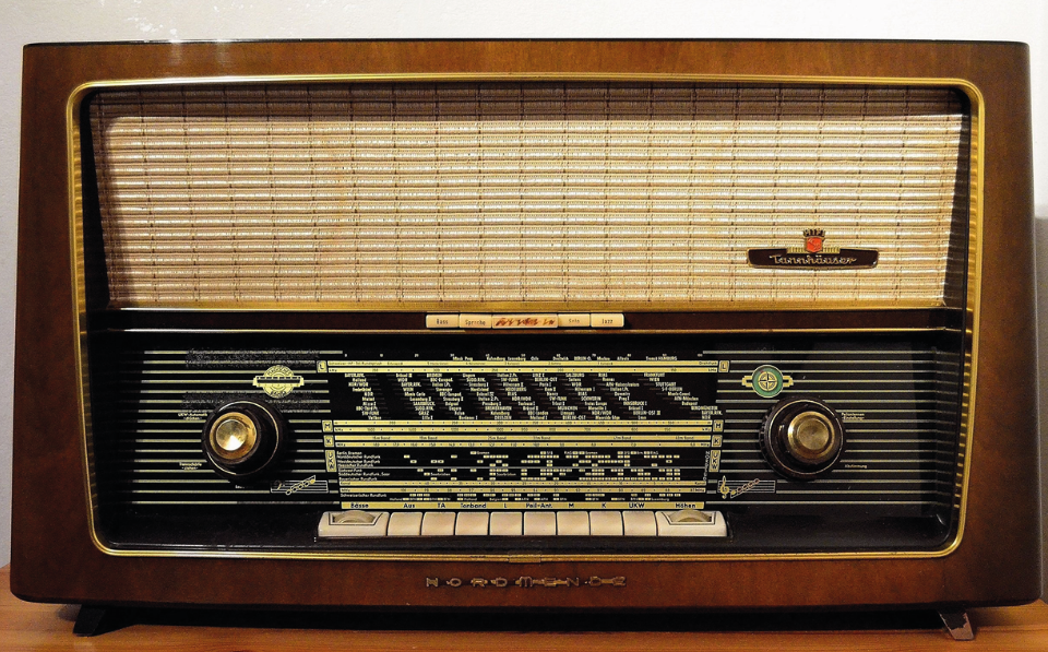 Ein altes Röhrenradio